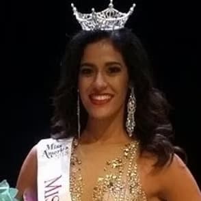 Jessica Almeida, Miss Miami 2018, posing with crown.